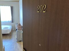 もう、観光するところもないのでホテルへ。
ホテルククル、今回は2階の端でした。