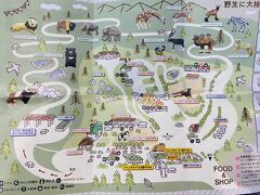 大分空港到着後、レンタカーを借りて、やって来たのは、九州自然動物公園 アフリカンサファリ。
大分空港からは50分くらいでした。
駐車場に入る前のゲートで入場料を支払い（2,600円/大人1名）、ジャングルバスの予約＋乗車料金支払い（1,500円/1人）をします。
10:50頃でしたが、11:40のバスが予約ができました。
人気があるので、この時間で予約ができたのはラッキーだったみたい。