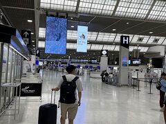 3階のセブパシフィック航空のチェックインカウンターへ。すでにチェックインカウンターがオープンしていて、搭乗手続きをしていた。並んでいたのは20名程度だった。15分ほど待って、搭乗手続きを終えた。
