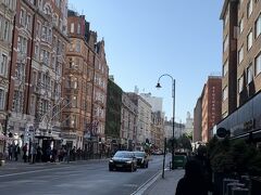 ラッセルスクエアを抜けて、サウサンプトン・ロウのインペリアルホテル前辺りを歩いてます。