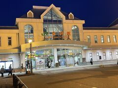 レンタカーを無事に返して、天童南駅から電車に乗って米沢駅に着いたのはもう18時半です。