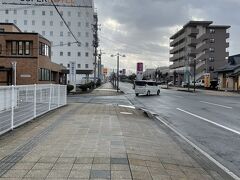 ホテルをチェックアウトして駅に向かいます。今日は天童南駅まで電車で移動して、そこからレンタカー借ります。