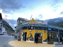 ゴルナーグラート登山鉄道の駅。アプト式ラックレールの登山鉄道で頂上駅まで40分です。