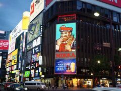 これも昨日と同じすすきののランドマーク「ひげのニッカ」