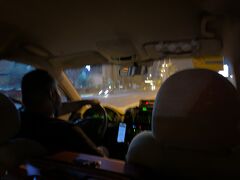 リヤドからLCCフライナスで約１時間、いきなり別世界です。バーレーン空港から乗ったUber車内で陽気な男子ドライバーが如何にここが開放的かと得意げに（普通にお酒や豚肉が街中に、と言われても俄かには）。