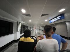 明日の朝、７時15分の飛行機なのでホテルは空港1タミ内にある「サマ - サマ ホテル クアラ ルンプール インターナショナル エアポート 」
カートの送迎場所で待ちホテルまで乗せて貰う。