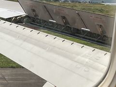 　着陸。12：32。ほぼ定刻です。さすがJAL。
