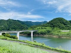 長湯温泉に向かう道中で立ち寄った「道の駅 のつはる」。
目の前にななせダムがあります。
ツバメがたくさん飛んでいました。