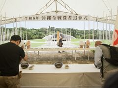 お焼香を済ませてそそくさと退散する。