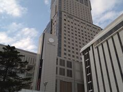札幌駅まで歩いてきました。立派な駅