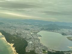 眼下には和白干潟と海の中道
もうすぐ福岡空港ランディング