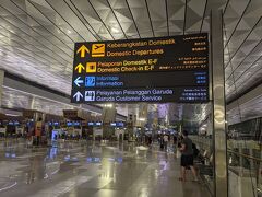 始まりはスカルノハッタ空港T3から。
朝4時に住んでいるカラワンを出発し5時15分頃に到着。
