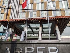 そんなこんなで、
1時間ちょっとでジョグジャカルタのホテルに到着。

Harper Malioboro Yogyakarta by ASTONというホテルです。
