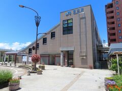 高岡駅で城端線に乗り換えて
砺波駅に来ました。


