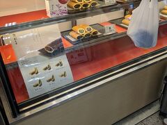 名古屋で名鉄線へ乗換
構内でつまみのお菓子を買う
