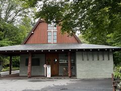 聖パウロカトリック教会はアントニン・レーモンドの設計です。