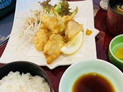 早めに空港に戻ってきたので、レストランなゝ瀬でとり天定食。
