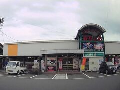 その途中に立ち寄ったのがドライブインみちしお。
お昼も食べてなかったので、名物の貝汁を注文することに。