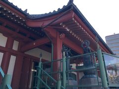 翌朝、実家にある電動アシスト自転車を借りて、再び門前仲町エリアへ。
昨晩は閉まっていたチェックポイントを、この日に周りました。
各ポイントで、リアル宝探しの手がかりやスタンプを入手してきました。
