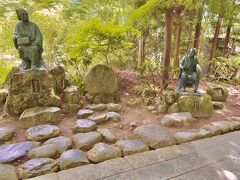 立石寺に到着
有名な芭蕉像
根本中堂に参拝後、山門に向かう途中に鎮座なさっていました。