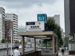荷物を預けにホテルに向かいます。
