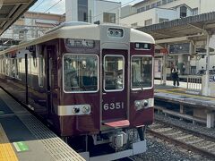 桂駅にはすぐについてしまう。こちらから嵐山方面に乗り換えなのだがやってきた電車はかつて京阪間の阪急の特急を務めていた6300系ではないですか。