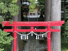 須山浅間神社

道路が高いところにあるので、鳥居を見下ろす感じで撮っています。
