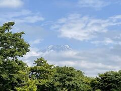朝霧高原に来ました。

何時も河口湖側を走っているので、富士山のこっち側を走るのは初めて。

道の駅朝霧高原で一休み。
13時過ぎ、お腹空いた～。




