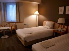10分くらい遅れて出発したJL523は、18時頃新千歳に到着しました。
預け荷物を持って、エアターミナルホテルに行きました。

この日は急いで実家に向かうのではなく、新千歳に一泊して次の日ゆっくり行くことにしました。
じゃらんで予約を入れました。
