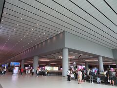 この空港、出るのは初めてです。荷物受取のところもすごく広くて驚きでした。