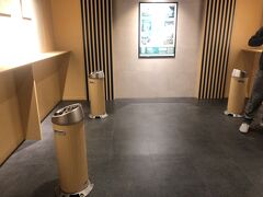 大阪空港到着。
まずは一服