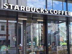 伊予鉄グループ 本社ビルの１階ですが、併設の「スターバックスコーヒー 松山市駅前店」が入口になってます。