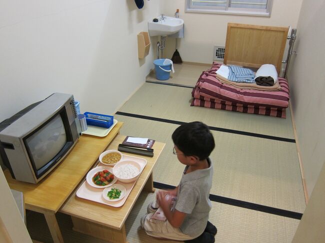 【現在の刑務所はこんな感じだって。長男よ、こんなところに収容されるなよ！】<br /><br />その網走監獄をあとにして、お昼も過ぎたので、網走の道の駅でお昼ご飯。<br />といきたいところだったんですが、待ち時間1時間以上ということで諦める。