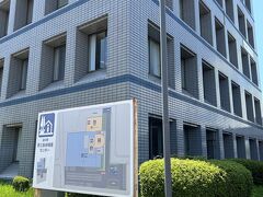 燕三条地場産業振興センターに駐車して