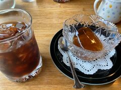 喫茶店（きゃろっと）でアイスコーヒーと天台鳥薬ゼリーをいただきました。
生き返った～