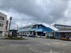 紀伊勝浦駅に到着。
宿までは歩いて5分ぐらい。

明日の那智山行きのバスを確認し、ロッカーの場所も確認して宿に向かいます。