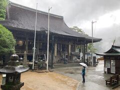 那智大社を後にし、横にある那智山青岸渡寺へ。
西国三十三所の第一札所です。