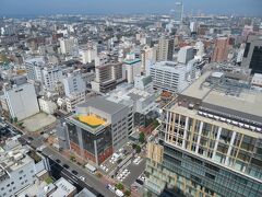 NEXT21という高層ビルの最上階（19F）展望フロアへ。
