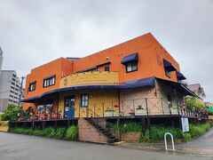 9時20分くらいに移動＆手続きを終えて、出発します。三宮駅周りはすぐに脱出（？）して、、向かうは、、こちら！
はい、当初は初日から淡路島、翌日明石＆三宮スイーツ、の計画でしたが、2週間前からどう転んでも雨、しかも初日は大雨予報だったので、、雨が降っても関係のない明石スイーツ＆明石焼き、を頭に持ってくることに。翌日は晴れて、淡路島をたっぷり満喫できたので、これが本当に正解でした。
