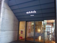 マーチ、っていう名称のようです。「エキュート」も小さく書いてあります。
現役の「駅」ではないので、「エキュート」を大々的には言えなかった、ということなのかな。