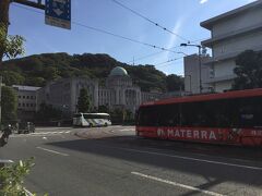公園の隣にはモダンなドームが特徴的な県庁がありました。
映画 セカチュー のロケ地だそうです。