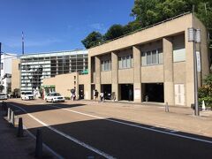 県庁から15分ほどのんびり歩いて松山城登山口に到着。
歩いても登れますが、ロープウェイとリフトが併設されています。
往路はロープウェイ、復路はリフトを利用しました。