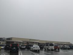 東北自動車道の蓮田SAに立ち寄って野菜購入を考えましたが突然の雷雨で断念。
お土産は次の機会とします。