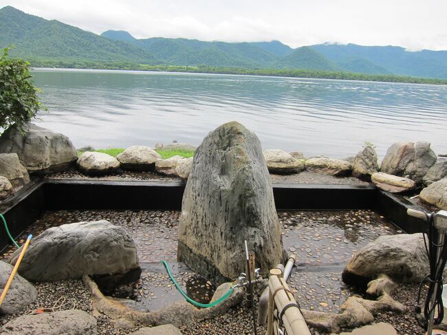 【コタン温泉】<br /><br />あれー、お湯がない！！<br />って、今日は清掃日のため15時ごろじゃないと入れないそうです。<br /><br />諦めて、池の湯へ移動。ここは藻が多くて、ヌルヌルするんだよね。<br />入りたくなかったんで、次男以外はパス。