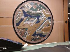 今夜のお宿
ホテルニューオータニへ
スーツケースガラガラ引きずっていきましたよ
短い距離でも暑かった
フロントには、日本が的なものが
ニューオータニ、すごく横に長いからかなり歩きますよね～
タワー館に泊まったので、朝SATSUKIにご飯食べに行くのにかなり歩きました
よい運動！

平日だったので観光客はあまり見かけず
海外の方はチラホラ
あとは、ビジネスマンかな～
