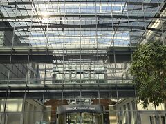 ディズニー{ドリーム号}に乗船します。
『9-Night Mediterranean With Greek Isles Cruise From Barcelona Ending Civitavecchia』～地中海＆エーゲ海クルーズ(9泊)～
出港地がバルセロナなので～フランクフルト経由で→バルセロナ

フランクフルトに×2泊しました。
宿泊ホテルは→『ヒルトン・フランクフルト・エアポート』
観光もしました↓↓↓
〔プライベートツアー〕日本語ガイドと専用車付
2つの世界遺産～～ケルン大聖堂＆ライン渓谷1日観光
https://4travel.jp/travelogue/11912773

今日は～移動日です。
フランクフルト→バルセロナ
滞在先は→『ルネッサンス・バルセロナ・ホテル』