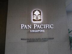 チャンギ空港から MRT で Promenade 駅、徒歩３分程でホテル到着。
スーツケースを預けて、Beyfront 駅へ、ガーデンズ・バイ・ザ・ベイへ行きましたが、早く到着し過ぎてチケット・センターが開いていませんでした。
朝食に変更して、マリーナベイ・サンズのラサプラ マスターズへ