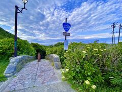 歌謡碑のすぐ近くに階段国道339号があります。
階段を下りてみます。
歌謡碑のボタンを押して大音量を流して出発