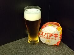 始まりはANAラウンジ。