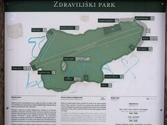 湖の近くをのんびり散策